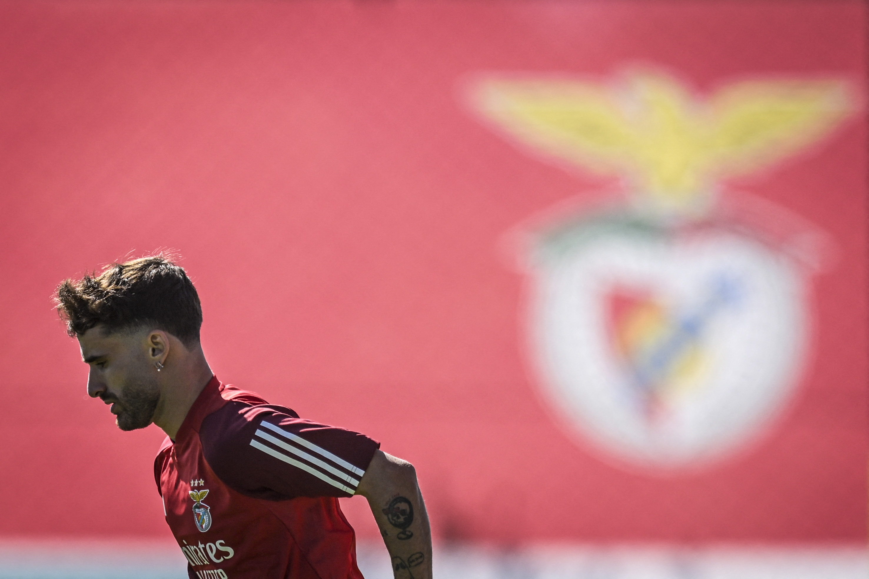 COM MERCADO DE INVERNO À PORTA, BENFICA JÁ TEM SUBSTITUTO DE RAFA SILVA DEBAIXO DE OLHO